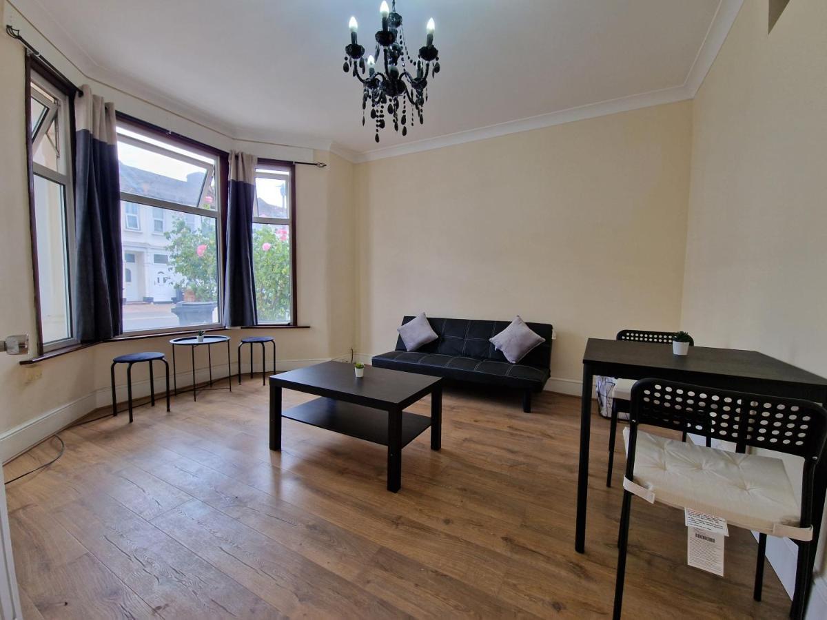 Ferienwohnung Henley Road Ilford Exterior foto