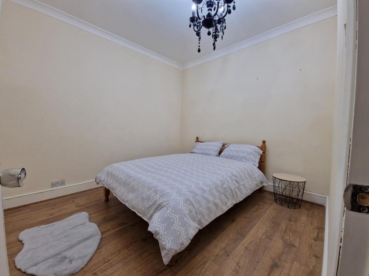 Ferienwohnung Henley Road Ilford Exterior foto